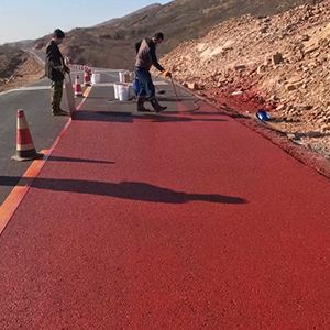 金银川路街道一是彩钢瓦喷漆翻新，地面喷涂